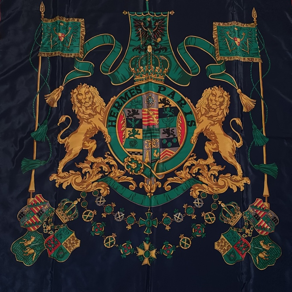 Authentic Vintage Hermès Paris Lion Crest Silk Scarf. 35”x35” - Picture 3 of 5